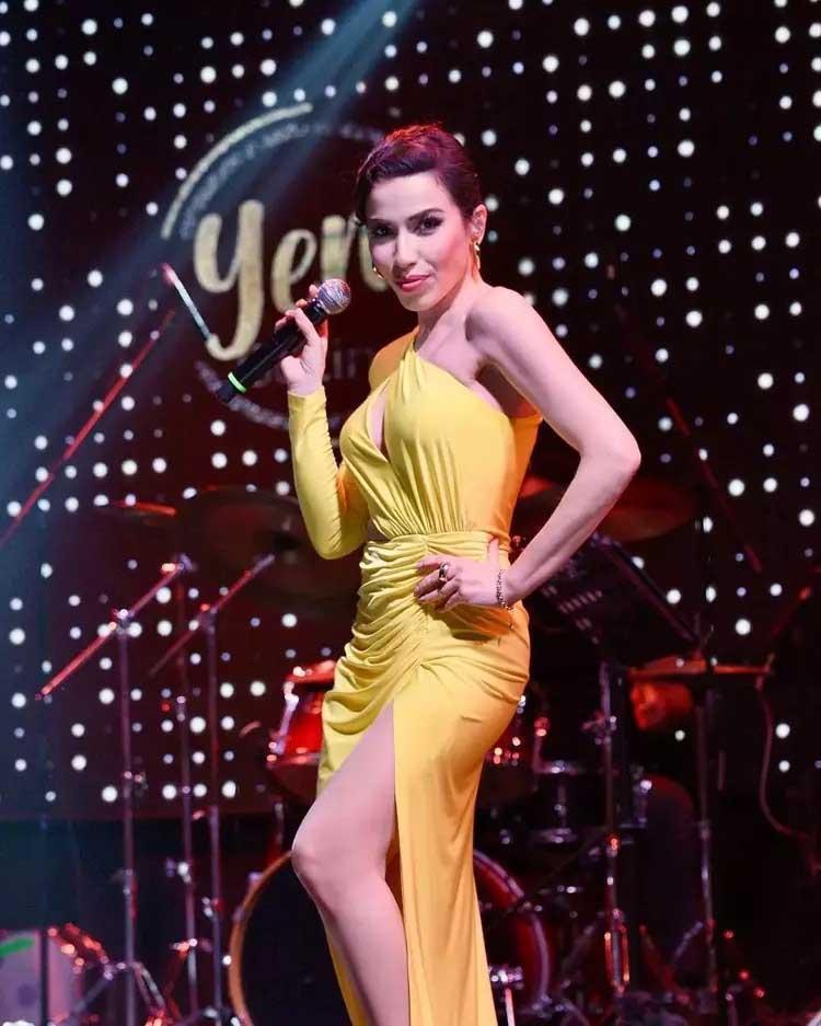 Burcu Güneş, Hintli milyarderin lüks teknesinde sahne aldı