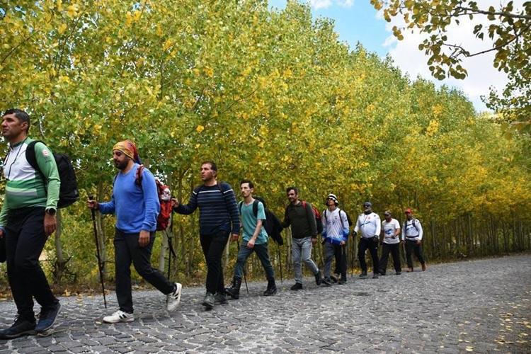 Türkiyenin en büyük, dünyanın ikinci büyük krater gölü ’Mükemmeliyet Ödülü’ alan gölde nefes kesen manzaralar