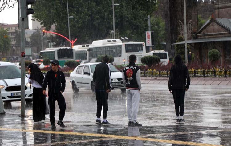 Sağanak yağışlar geri dönüyor Bir hafta sürecek, İstanbul dahil birçok ile uyarı