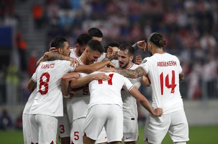İsmail Yüksek çılgınlığı Hırvatları resmen dağıttı, Montella ilk maçta tarihe geçti