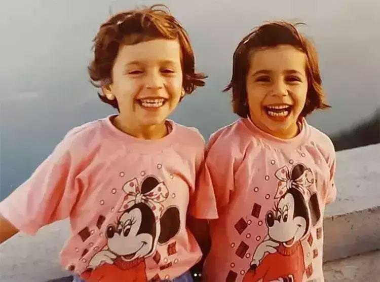 Metin Akpınarın kızı Duygu Nebioğlu yıllar sonra bakıcısı Adile Şeneri buldu 35 yıllık gerçekler ortaya çıktı