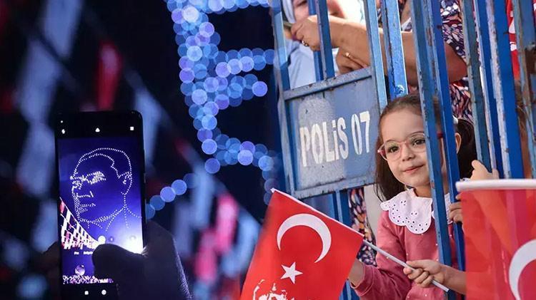 Cumhuriyetin 100. yılı 81 ilde büyük coşku ile kutlanıyor Vatandaşlar sokaklara döküldü