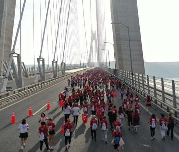 Cumhuriyetin 100. yılı 81 ilde büyük coşku ile kutlanıyor Vatandaşlar sokaklara döküldü