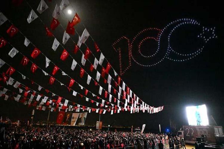 Cumhuriyetin 100. yılı 81 ilde büyük coşku ile kutlanıyor Vatandaşlar sokaklara döküldü