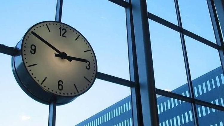 Saatler Türkiyede geri alınacak mı 2023 Kış saati uygulaması var mı