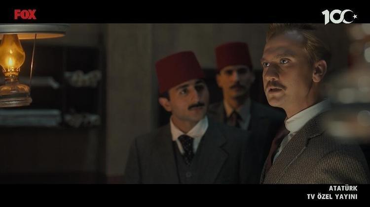 Aras Bulut İynemliye Atatürk olmak yakıştı mı Sosyal medya Atatürk filmine kilitlendi