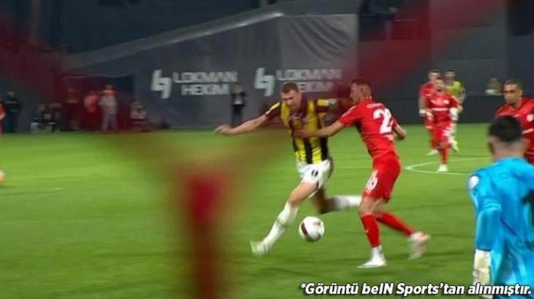 71inci dakikada Fenerbahçenin penaltı beklediği pozisyonda devam kararı doğru mu