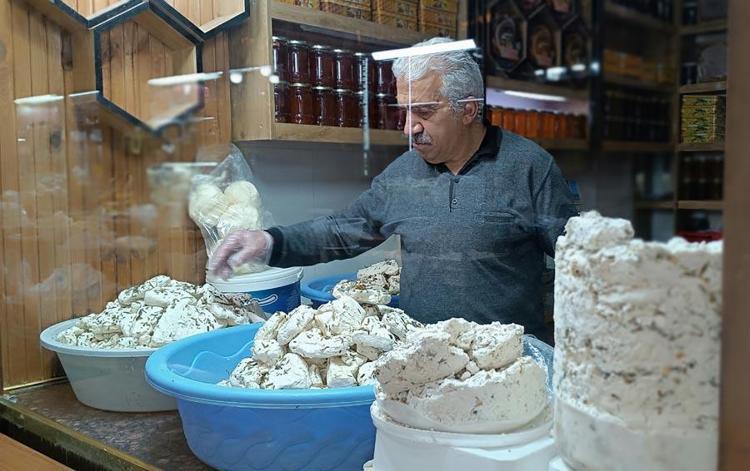 Endemik bitkilerin karışımıyla yapılan Vanın tescilli lezzeti otlu peynir satışa sunuldu