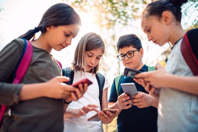 VERGİSİZ TELEFON NASIL ALINIR Öğrencilere vergisiz telefon satışı başladı mı Vergisiz cep telefonu ve bilgisayar satışının şartları, model (marka) ve fiyatları