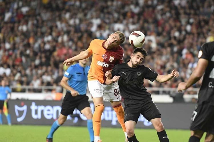 Hatayspor - Galatasaray maçındaki penaltı kararı sonrası eski hakem sert çıktı VAR neden müdahale etmiyor