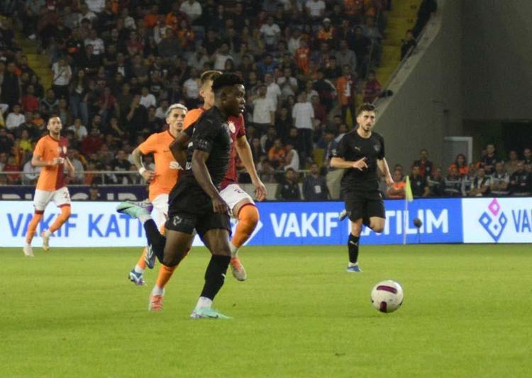 Hatayspor - Galatasaray maçındaki penaltı kararı sonrası eski hakem sert çıktı VAR neden müdahale etmiyor