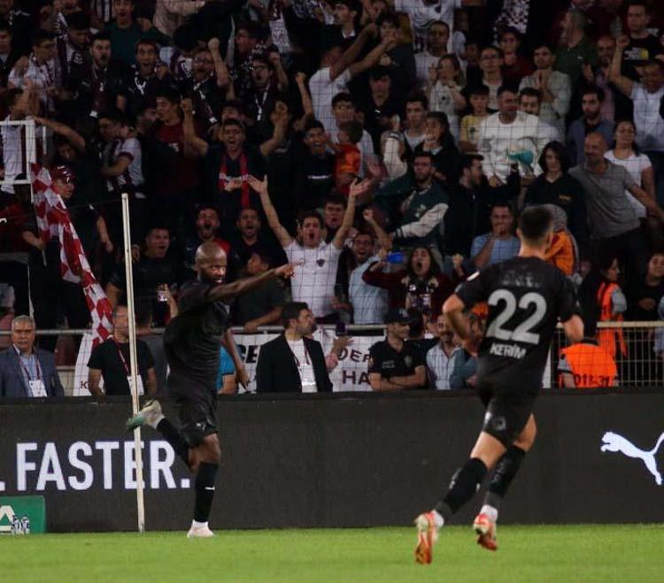 Hatayspor - Galatasaray maçındaki penaltı kararı sonrası eski hakem sert çıktı VAR neden müdahale etmiyor