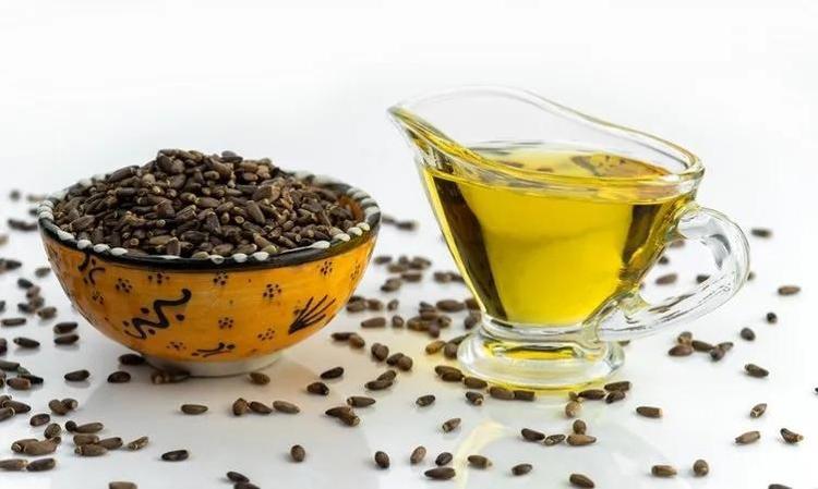 Her yudumu vücudu zehirlerden arındırıyor Karaciğeri süt gibi lekesiz hale getiriyor, bu içecek dünyaya bedel...