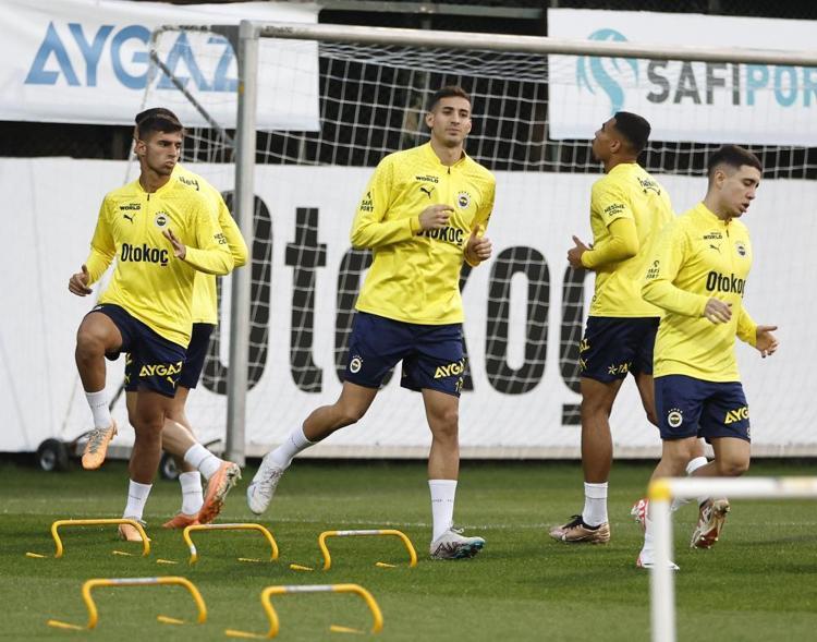 Herkes stoper, orta saha beklerken 2 forvet transferi birden Fenerbahçeye veda ediyor