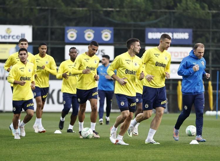 Herkes stoper, orta saha beklerken 2 forvet transferi birden Fenerbahçeye veda ediyor