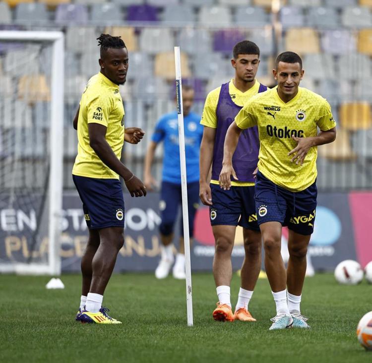 Fenerbahçeden forvet atağı Batshuayiye güle güle, gol makinesi hayırlı olsun