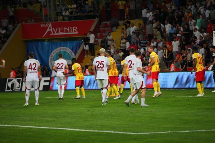 Nelsson, Angelino derken bomba transfer patladı Okan Buruku yıkan ayrılık haberi