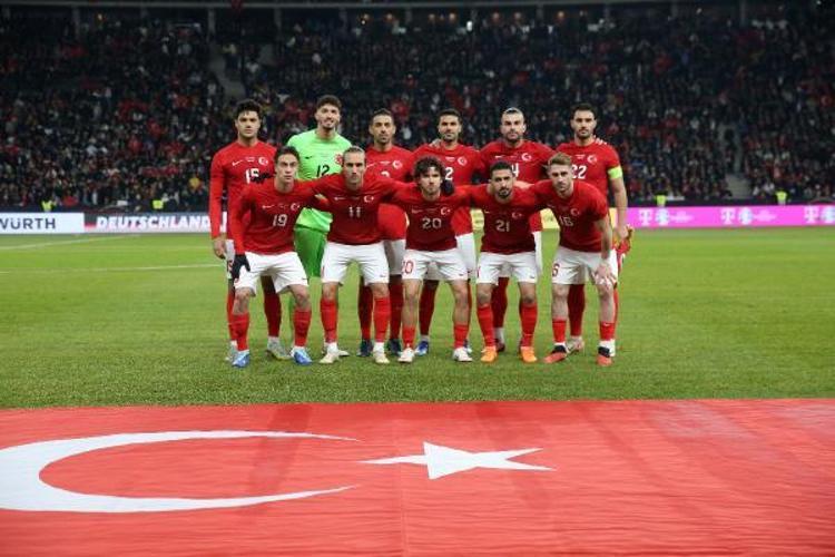 Almanya-Türkiye maçında bir yıldız doğdu Kenan Yıldız 18 yıl sonra başardı