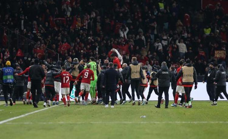 Almanya-Türkiye maçında bir yıldız doğdu Kenan Yıldız 18 yıl sonra başardı