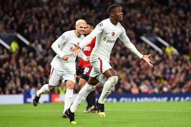 Manchester United kadro dışı bıraktı Galatasaray yıldız orta sahayı Torreiranın yanına getiriyor