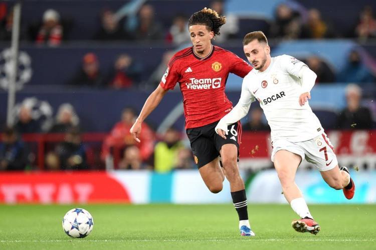 Manchester United kadro dışı bıraktı Galatasaray yıldız orta sahayı Torreiranın yanına getiriyor