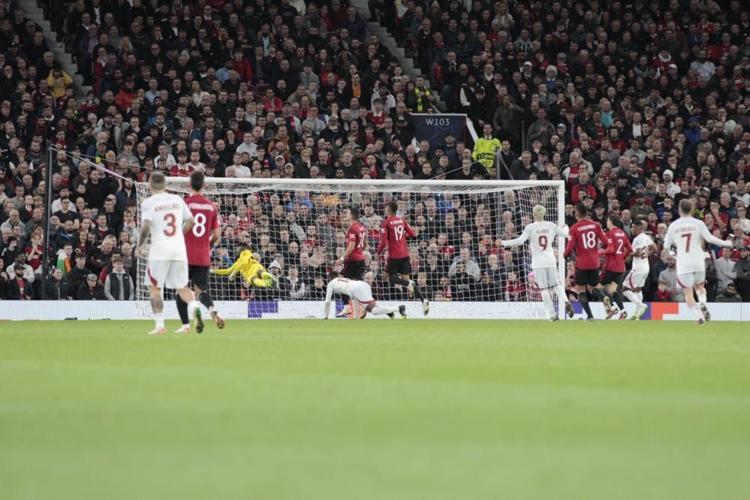 Manchester United kadro dışı bıraktı Galatasaray yıldız orta sahayı Torreiranın yanına getiriyor