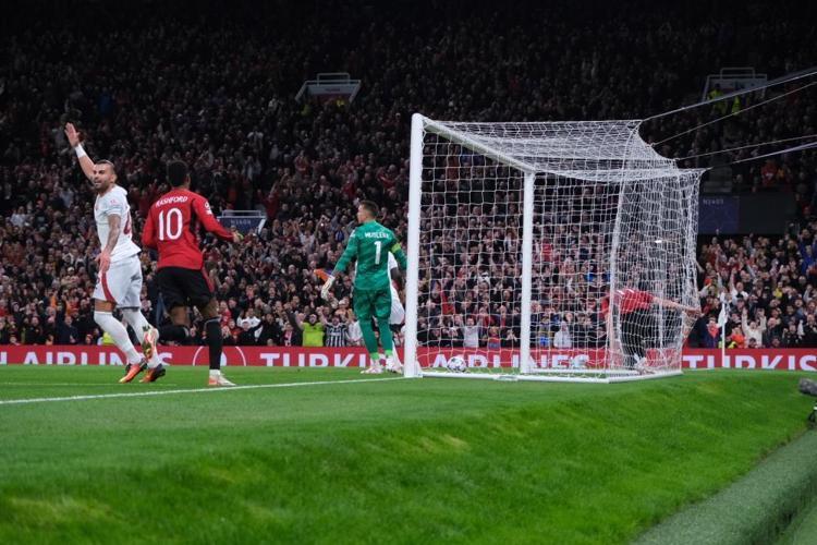Manchester United kadro dışı bıraktı Galatasaray yıldız orta sahayı Torreiranın yanına getiriyor