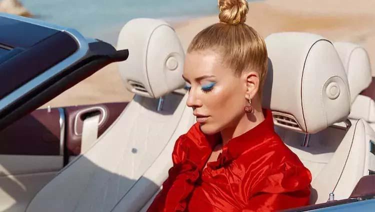 Sinem Kobal yıllar sonra onu keşfeden kişiyi açıkladı