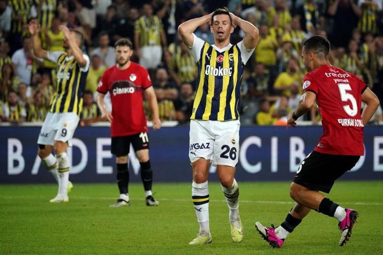 Cengiz Ünder sonrası Fenerbahçeye bir Avrupalı Türk daha Şimdi Becao, Djiku düşünsün