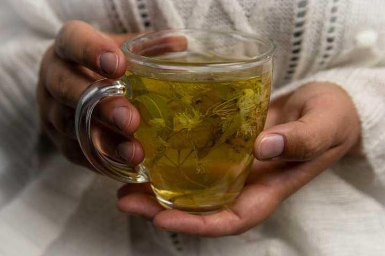 Sadece bir bardağı balgamı söküp atıyor 5 dakika bekletin mucizeyi yudumlayın