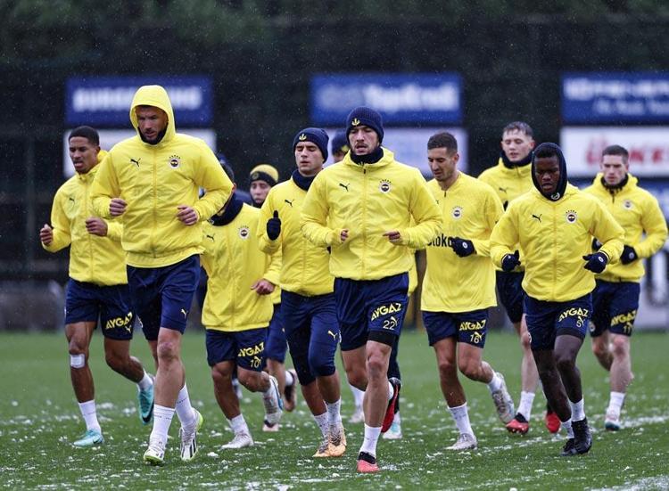 Fenerbahçe transferde atağa geçti Edin Dzeko bizzat devreye girdi: Rade Kruic, Pape Gueye, Ezequiel Fernandez...