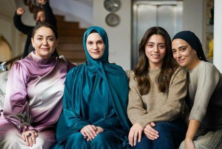 Bihter filminden sonra tövbe etmeye geliyor Farah Zeynep Abdullah Kızılcık Şerbetine dahil oldu mu