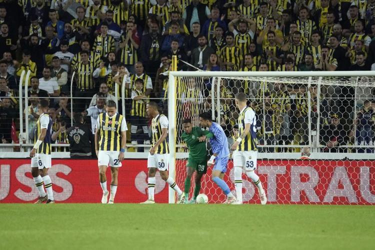 Ferdi Kadıoğlu depremi Fenerbahçede büyük tehlike, kadroda kimse kaldı, şimdi de çim alarmı