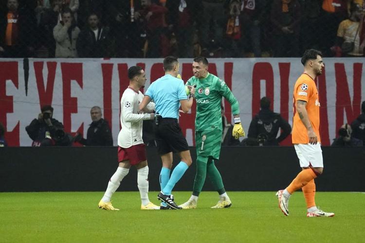 Okan Buruk yine aynı hatayı yaptı Ndombele, Mertens resmen çöktü, ölü suratlı yaktı