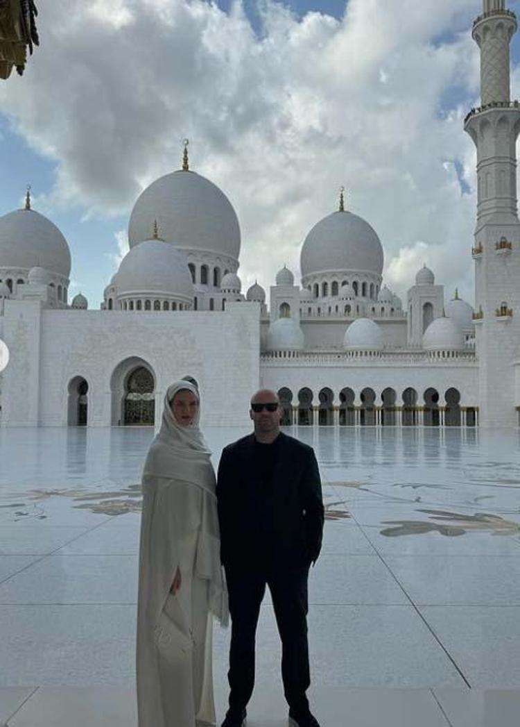 Ünlü çift Şeyh Zayed Ulu Camiini ziyaret etti Büyük bir onur