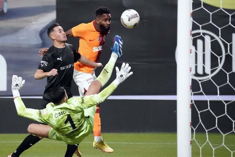 Osman Şenher, Pendikspor maçı sonrası Galatasaraylı yıldıza sert çıktı Takımda oynayacak kalitesi yok