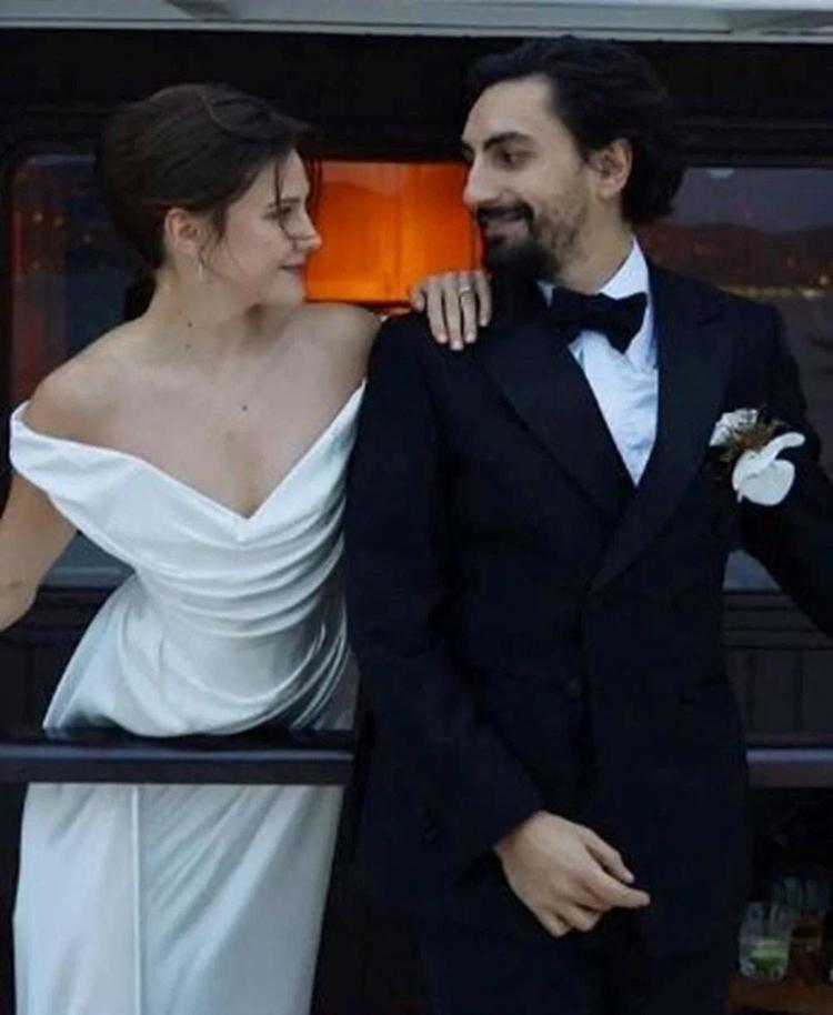 ELİ ÇAPRMIŞTIR
