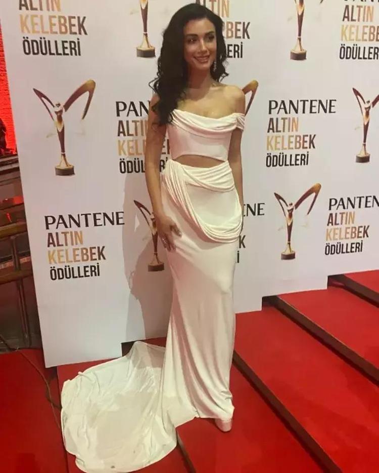 ÖZGE YAĞIZ