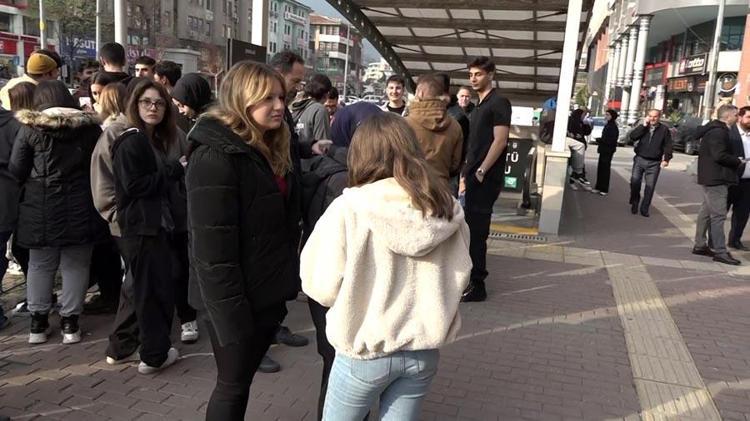 Gemlikte 5.1 büyüklüğünde deprem İstanbul ve İzmir’den de hissedilen deprem vatandaşları korkuttu