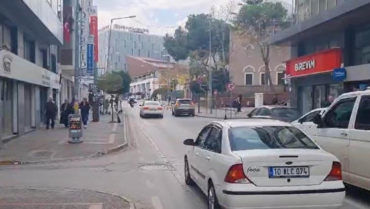 Gemlikte 5.1 büyüklüğünde deprem İstanbul ve İzmir’den de hissedilen deprem vatandaşları korkuttu