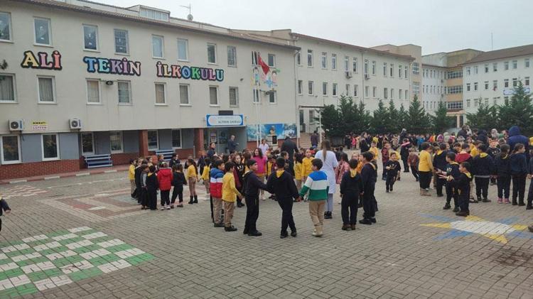 ÖĞRENCİLER BAHÇEYE ÇIKARILDI