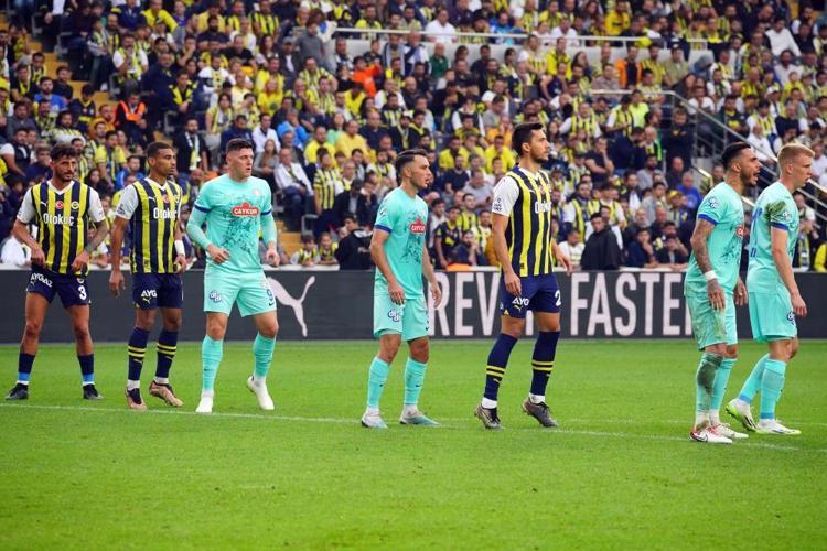 İsmail Kartaldan beklenmedik hamle Fenerbahçe - Sivasspor maçının ilk 11i belli oldu
