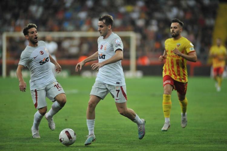 Yeni transfer ayağının tozuyla Galatasaraydan ayrılıyor Kaan Ayhan hayallerini yıktı