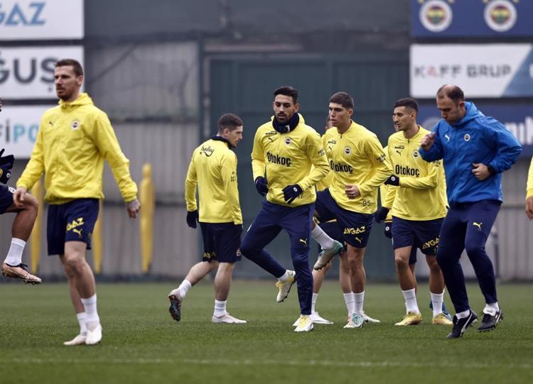 İsmail Kartalın kafası karıştı Derbi öncesi alarm; Fred, Becao derken şimdi de Djiku