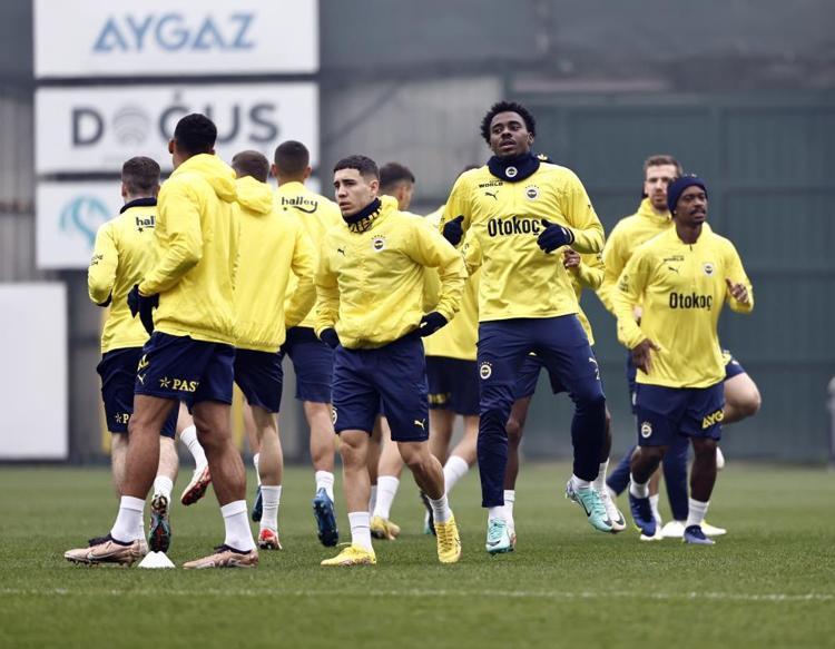 İsmail Kartalın kafası karıştı Derbi öncesi alarm; Fred, Becao derken şimdi de Djiku