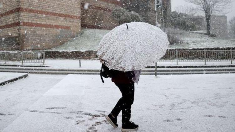 Hafta sonu lapa lapa kar geliyor, okullar aniden tatil edilebilir: Meteoroloji yılbaşından önce yoğun kar yağışı uyarısını yaptı