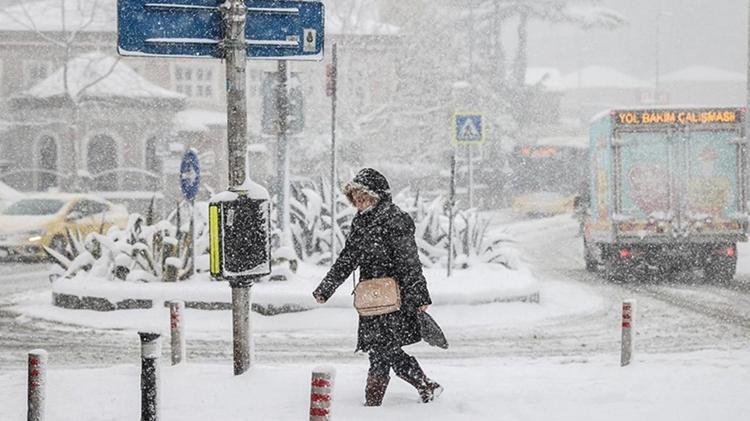 Hafta sonu lapa lapa kar geliyor, okullar aniden tatil edilebilir: Meteoroloji yılbaşından önce yoğun kar yağışı uyarısını yaptı