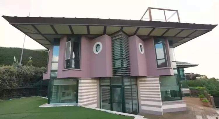Ünlü sanatçının 1+0 evi olay oldu Mütevazı evinin kapılarını açtı