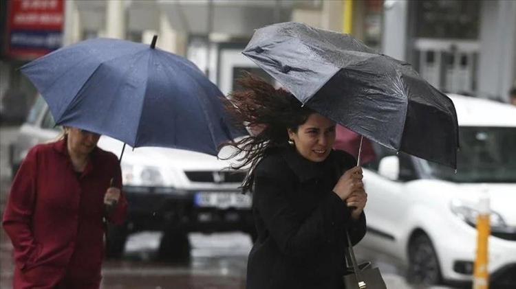 Kar yağışı Trakyaya kadar geldi İstanbula hafta sonu 48 saat şakır şakır yağmur geliyor: Meteoroloji saatleri verdi