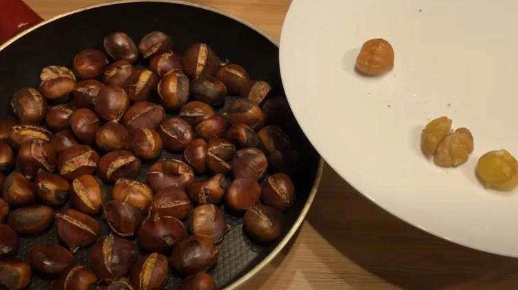 Kestane nasıl pişirilir Bu yöntem kestane kabuğunu şak diye açıyor İşte seyyar kestanecilerin sırrı...
